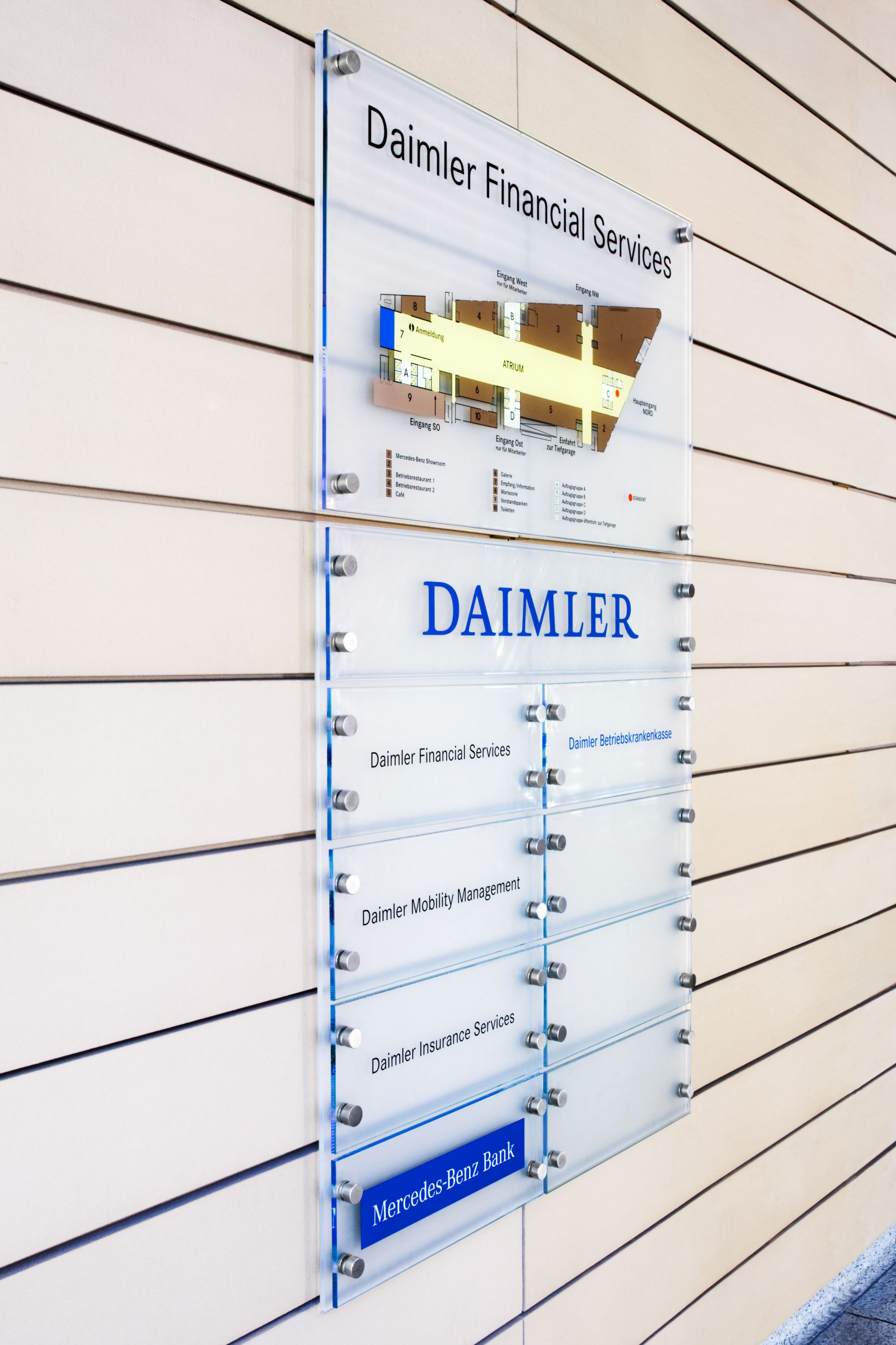 urs-kuester-fotograf-corporate-architektur-daimler-financial-services