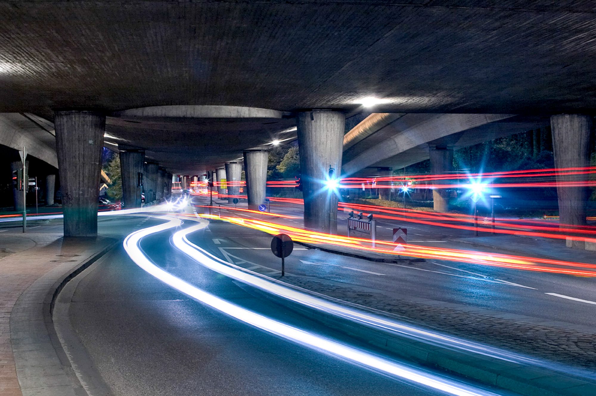 betonwueste-mobilitaet-lichtspuren-unterfuehrung