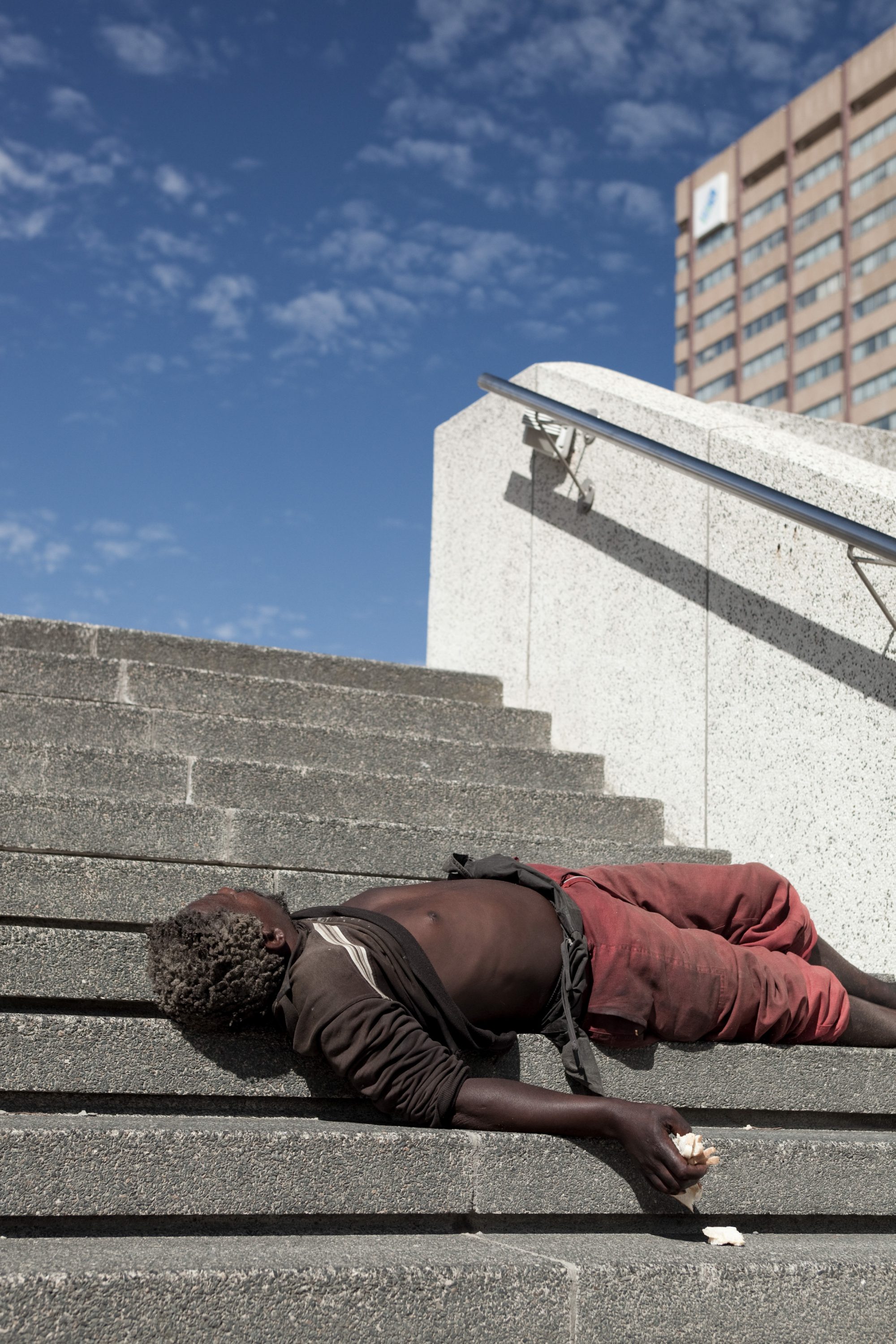 elend-obdachlos-schlafen-öffentl.-raum