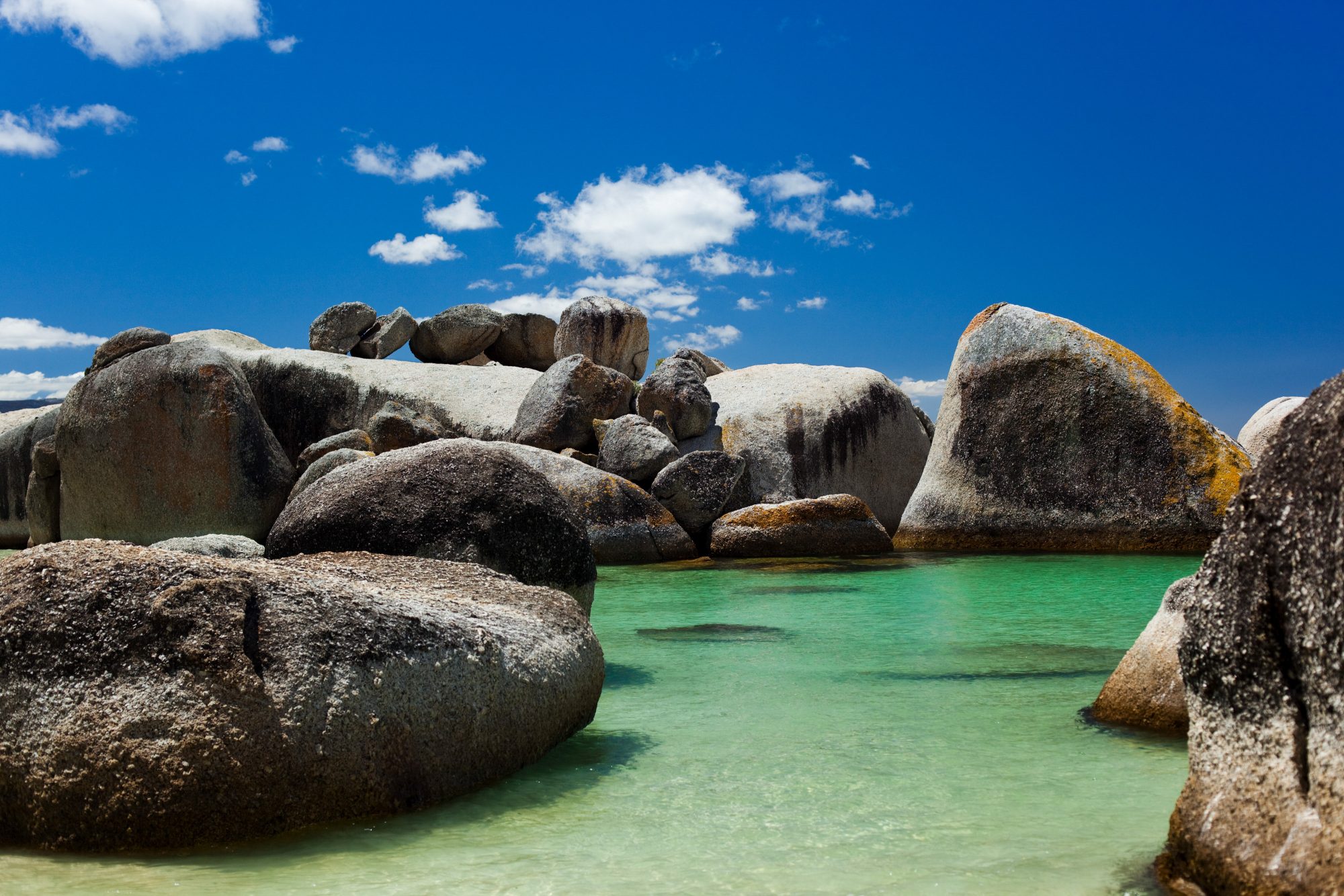 kalkbay-boulders-felsen-grünes-wasser
