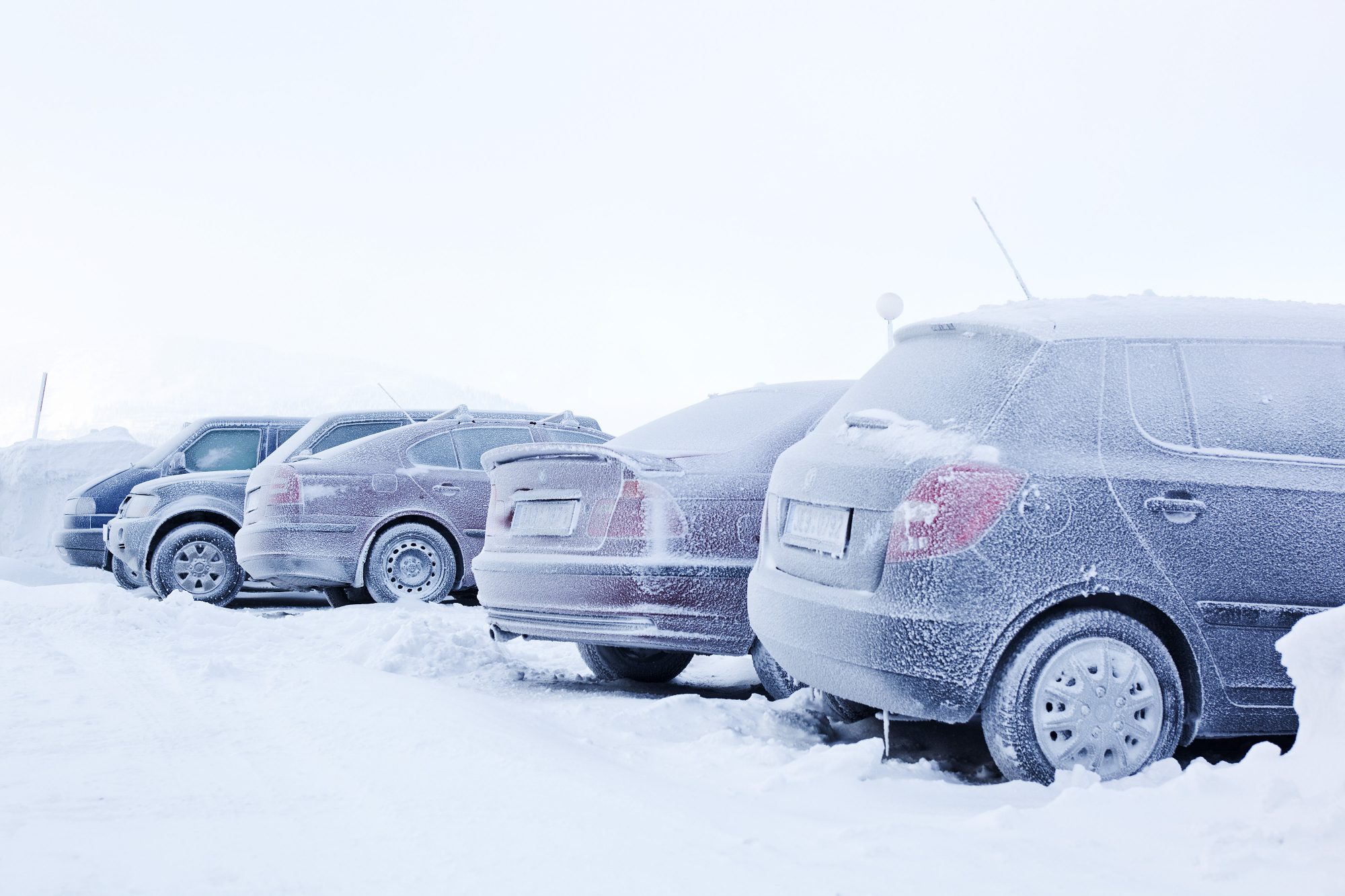 kalt-autos-eis-gefroren