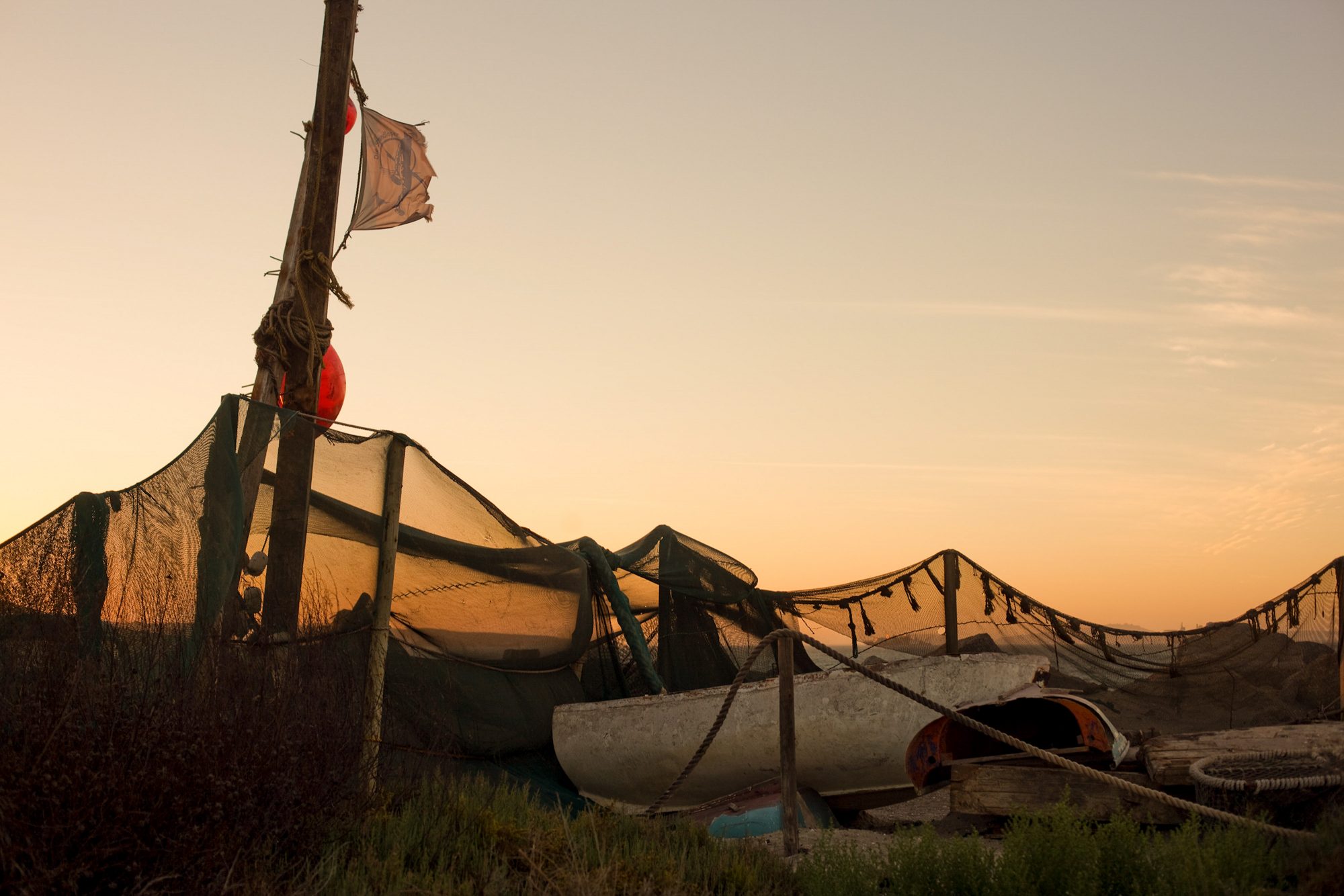 maritim-fischernetze-boote-sonnenuntergang