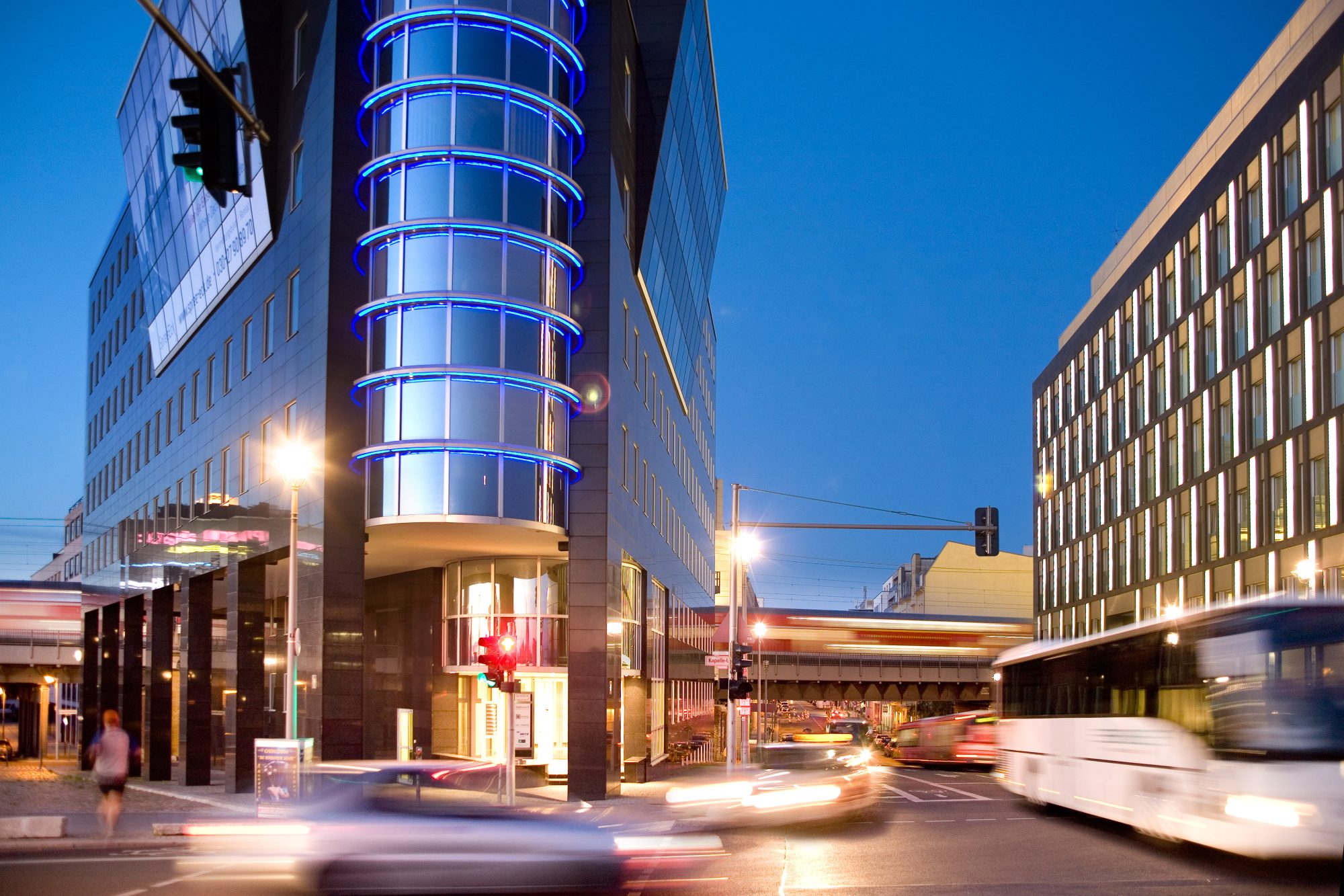 moderne-mobilitaet-menschen-bewegung-verkehr