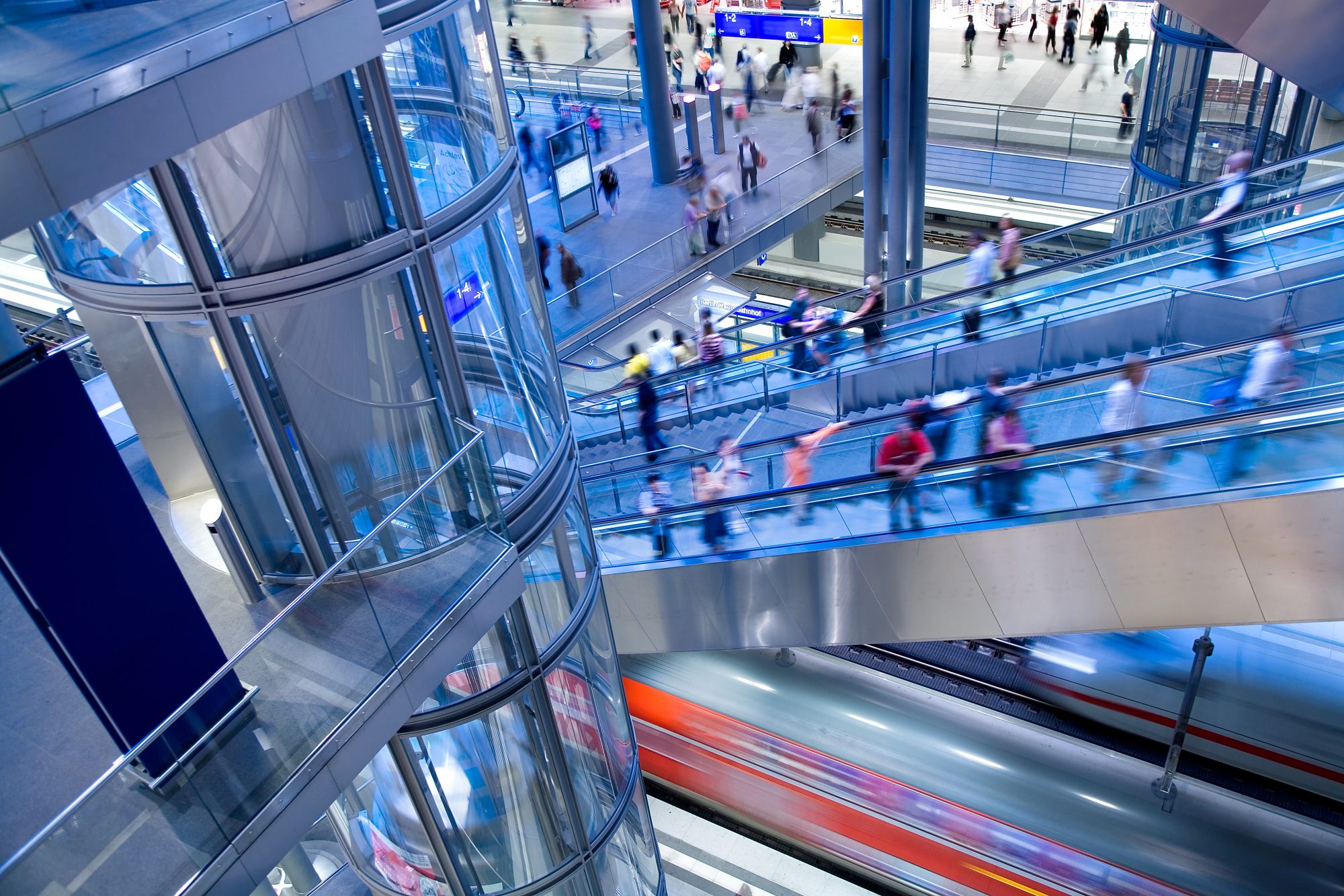 moderne-mobilitaet-menschen-bewegung-verkehr_1