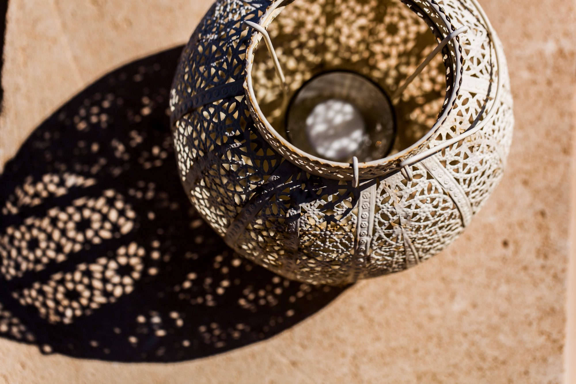 schoenes-gefaess-schattenwurf-sonne