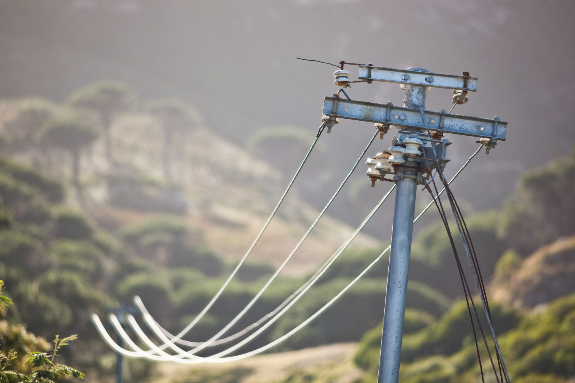 land-strom-mast-kabel