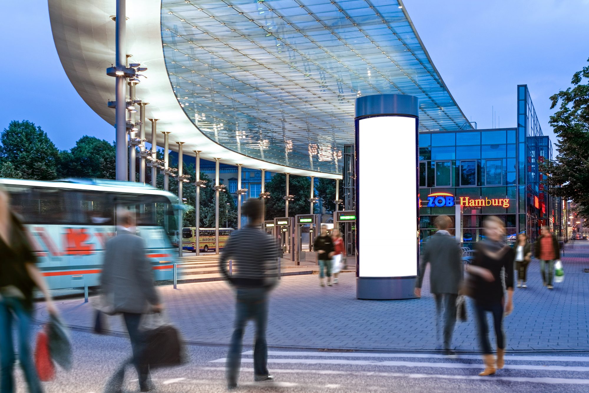 mokup-city-light-aussen-werbe-flaeche-bus-bhf