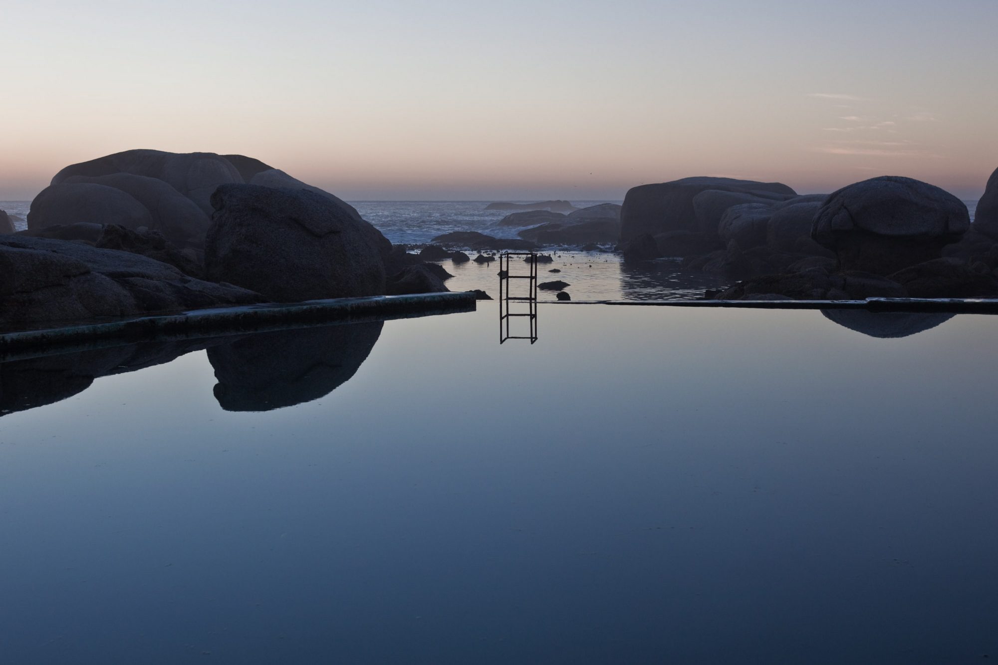 natur-pool-stiles-wasser-badeleiter