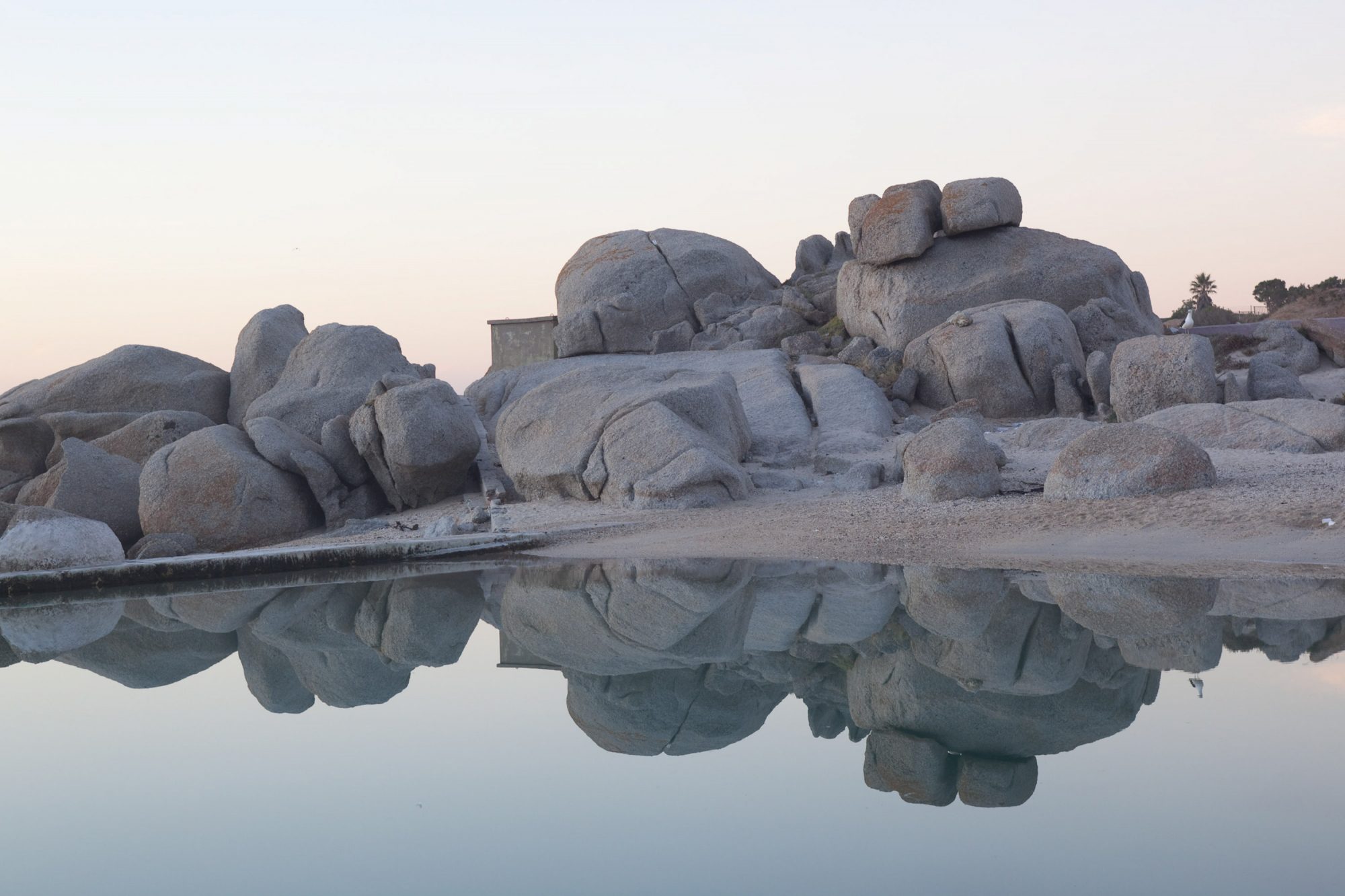 natur-pool-stiles-wasser-felsen