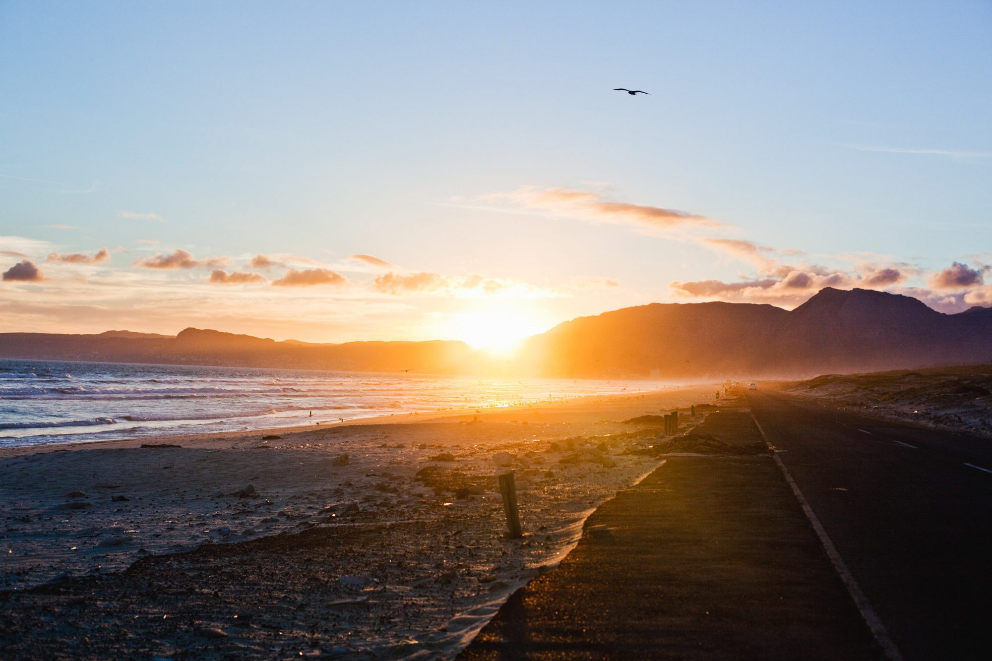 sonnenuntergang-kuestenstraße-indischer-ozean-strand