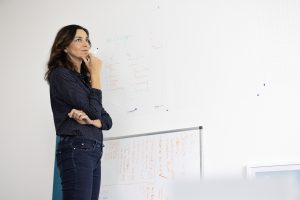 Mitarbeiterin bei der Strategieentwicklung im Nachhaltigkeits-Team der Dawonoa